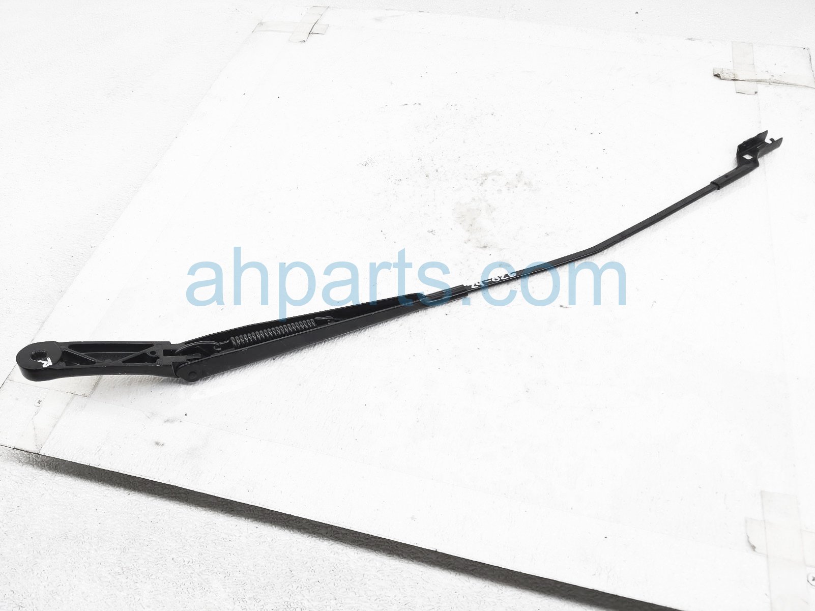 $25 Volkswagen RH SIDE WINDSHIELD WIPER ARM $25 Volkswagen RH SIDE WINDSHIELD WIPER ARM