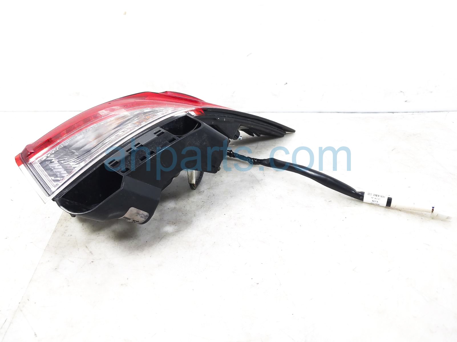 $99 Toyota RH TAIL LAMP W/BRACKET (ON BODY)