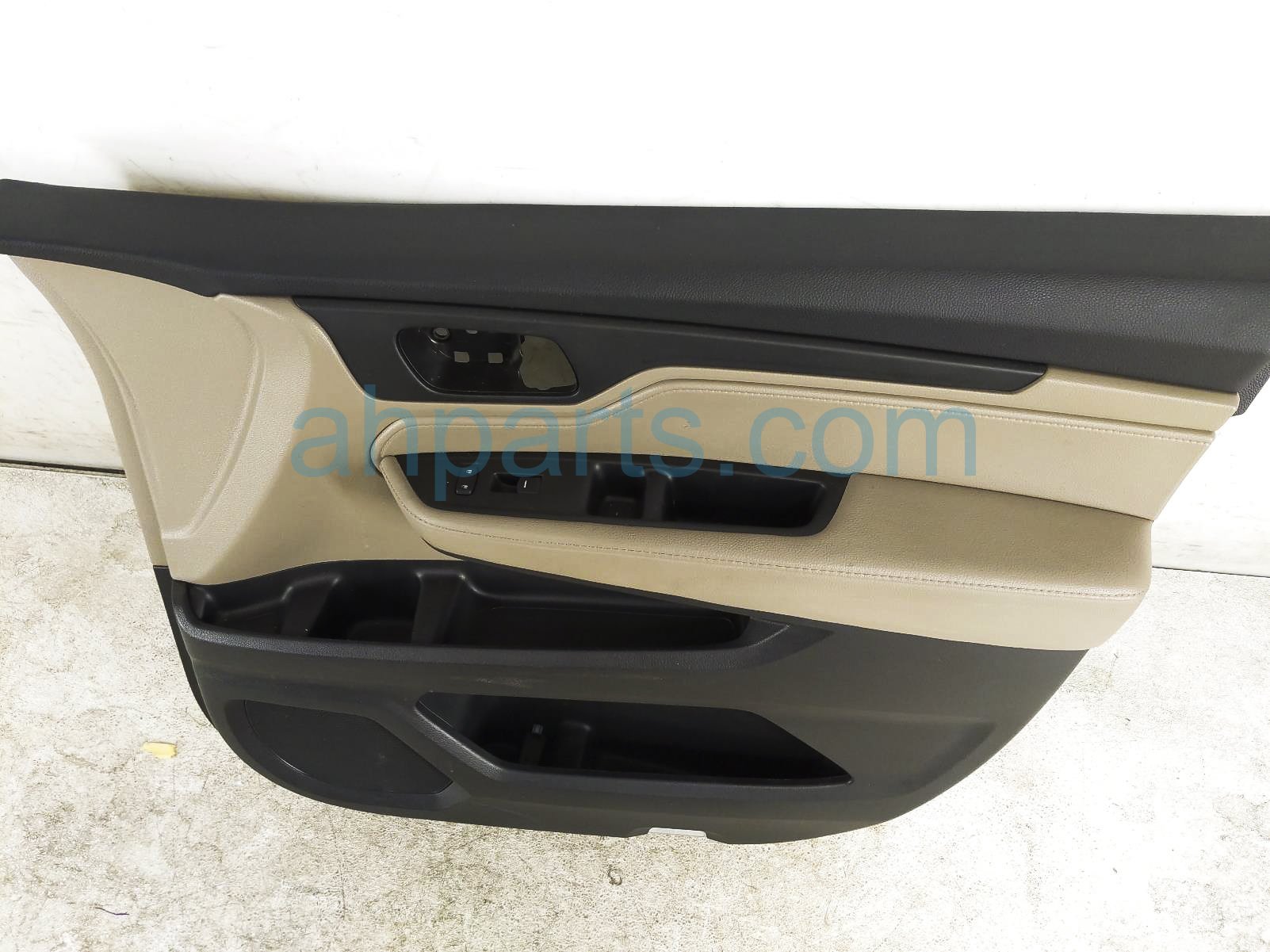 $125 Honda FR/RH INTERIOR DOOR PANEL - TAN EXL $125 Honda FR/RH INTERIOR DOOR PANEL - TAN EXL