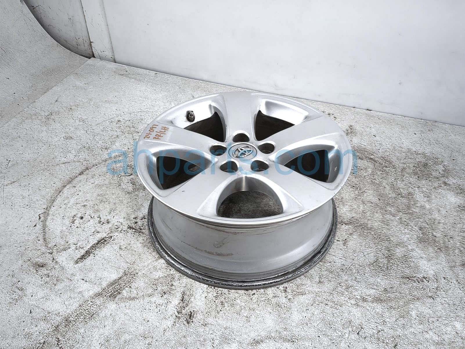 $69 Toyota RR/LH WHEEL / RIM $69 Toyota RR/LH WHEEL / RIM