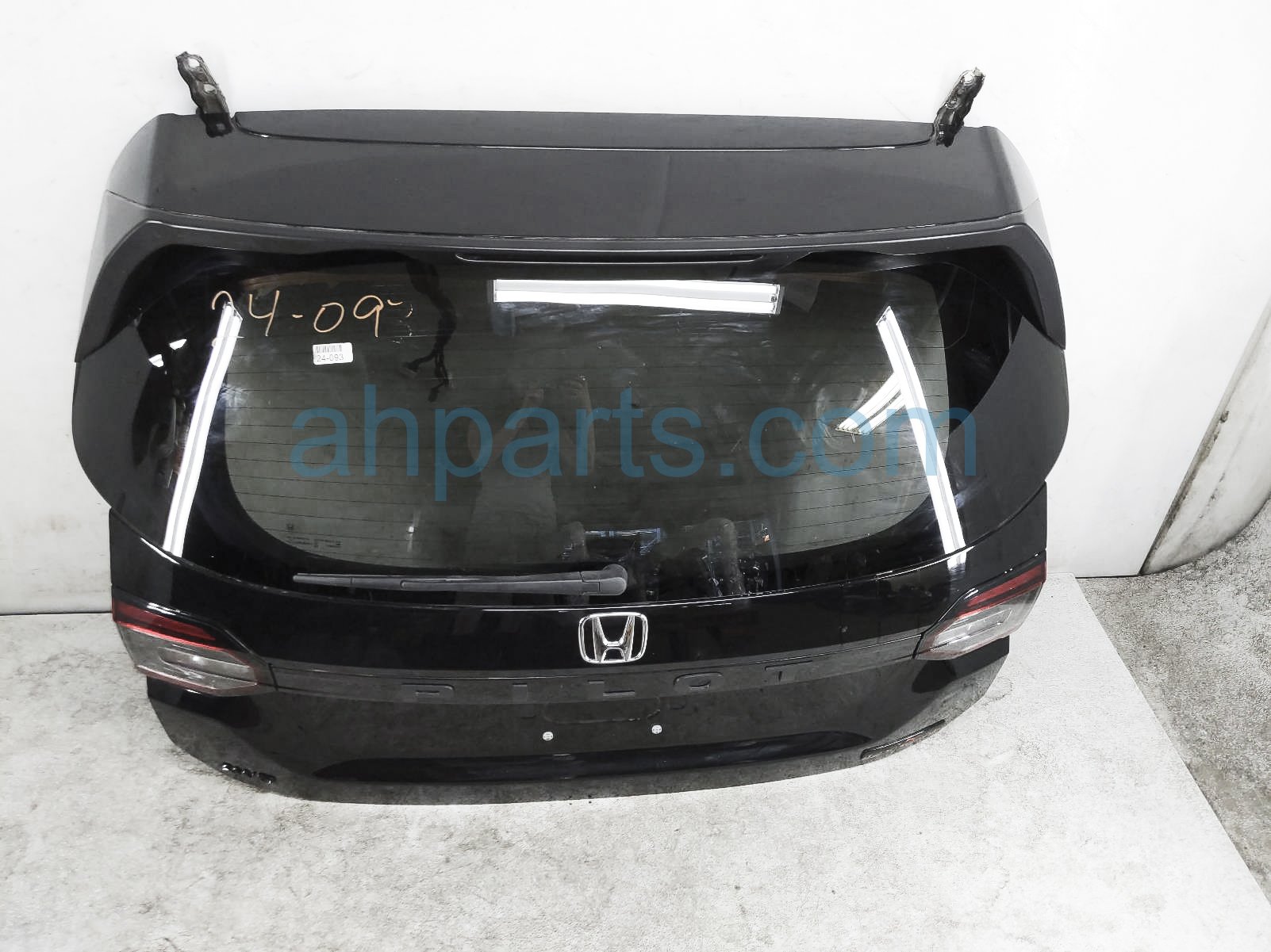 $2100 Honda LIFT GATE / TAIL GATE - BLACK