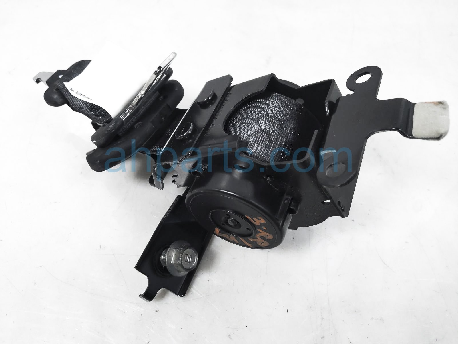 $55 Honda 3RD ROW MIDDLE SEAT BELT - BLACK $55 Honda 3RD ROW MIDDLE SEAT BELT - BLACK