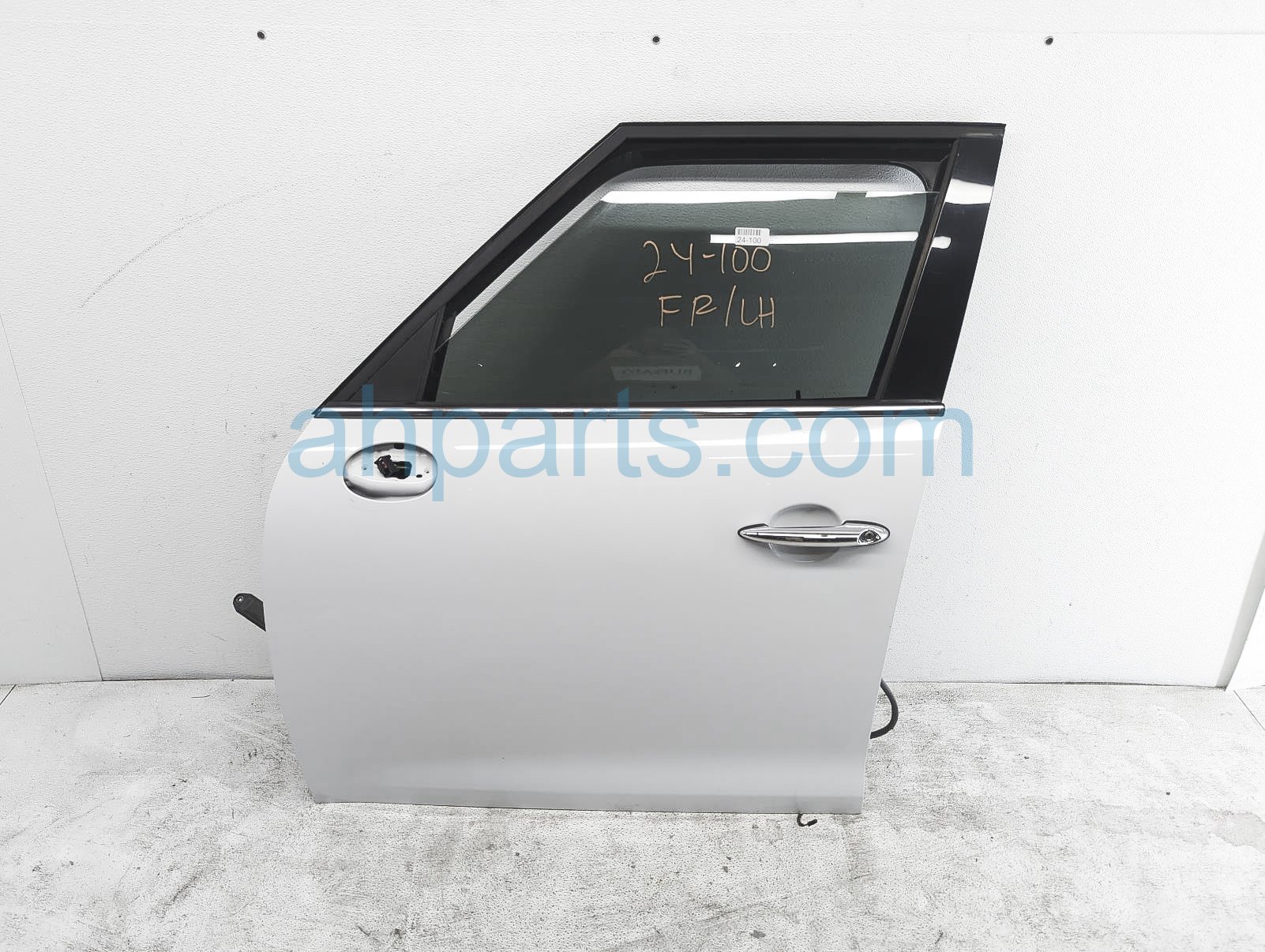 $199 BMW FR/LH DOOR - WHITE - NO MIRROR/TRIM $199 BMW FR/LH DOOR - WHITE - NO MIRROR/TRIM