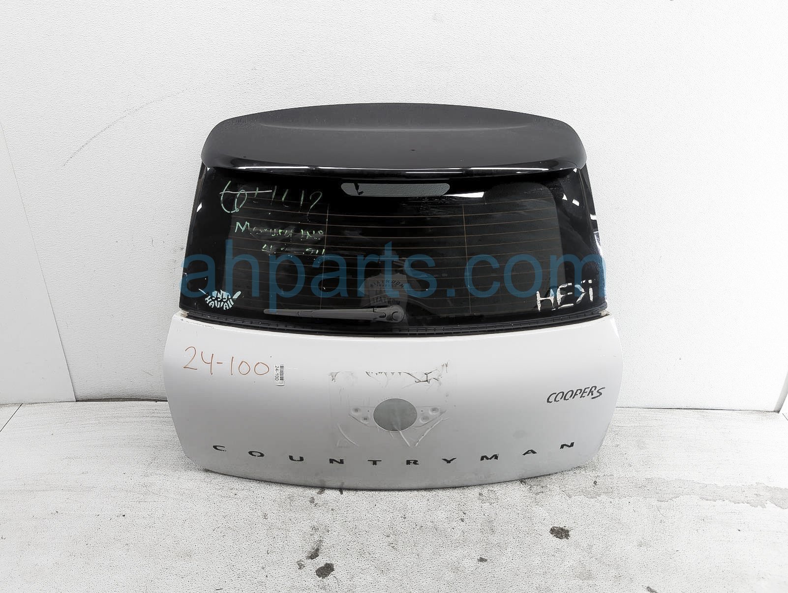 $300 BMW LIFT GATE / TAIL GATE - WHITE - NOTE $300 BMW LIFT GATE / TAIL GATE - WHITE - NOTE