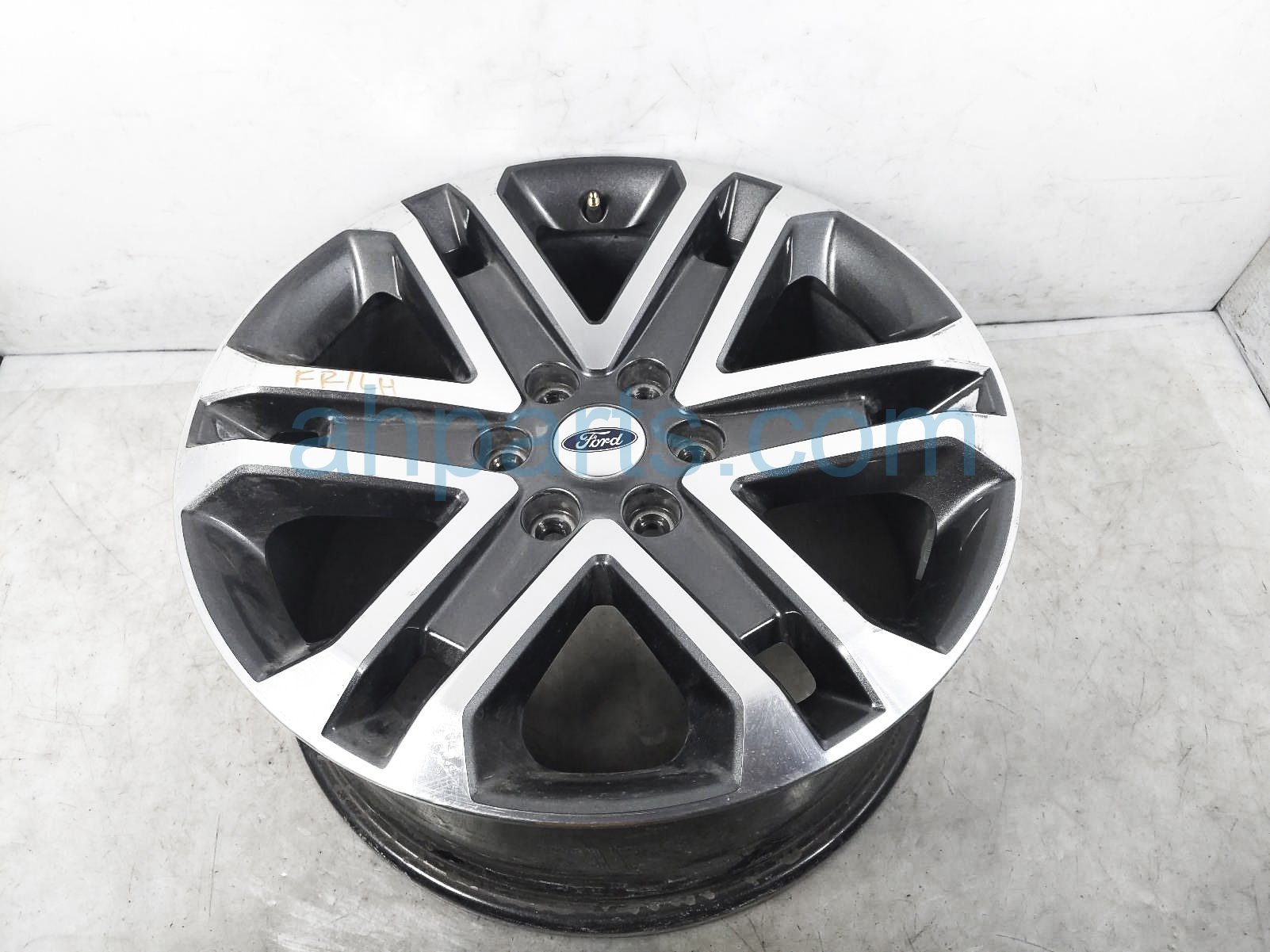 $250 Ford FR/LH WHEEL / RIM