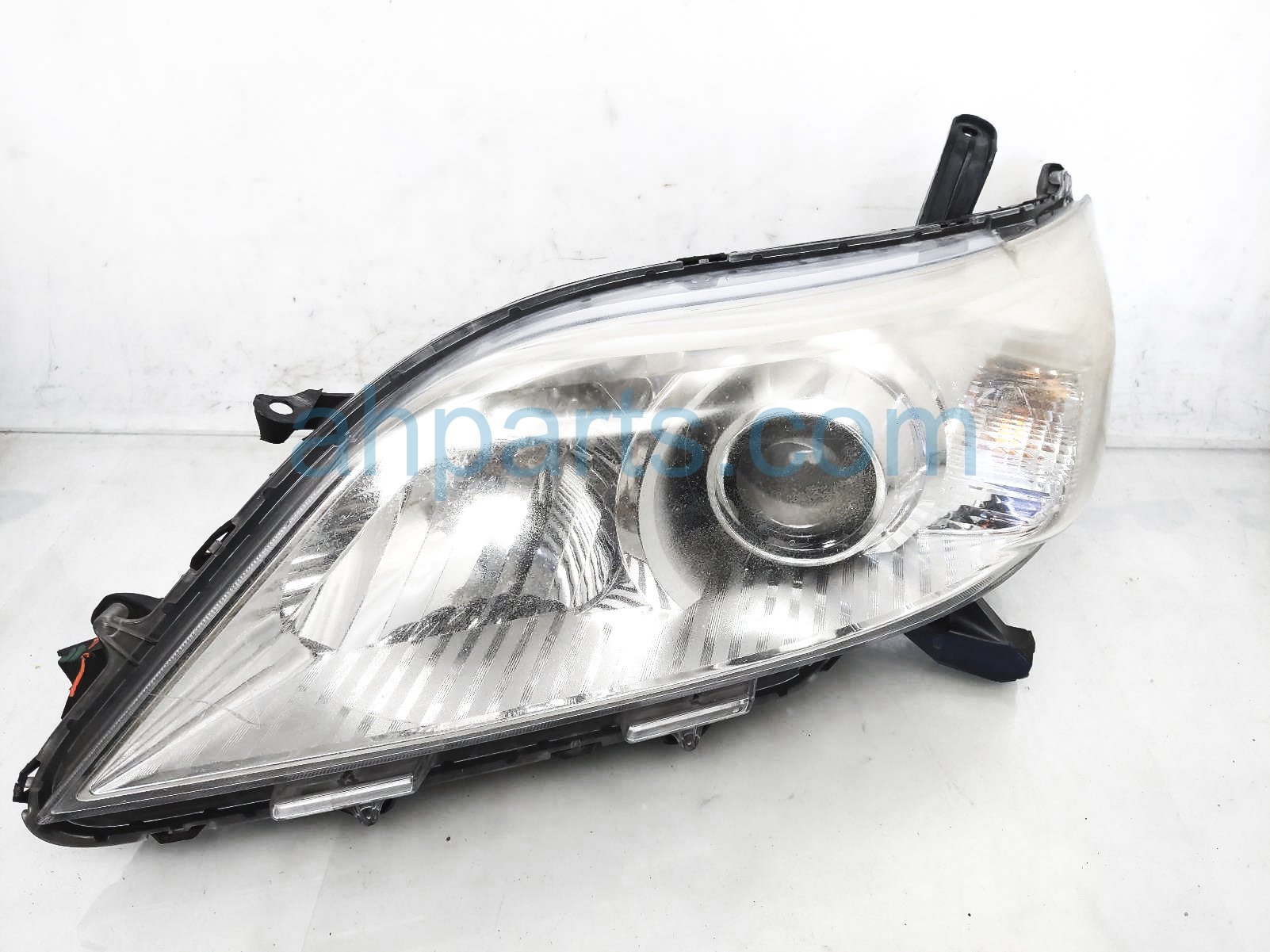 $100 Toyota LH HEADLAMP / LIGHT - LE $100 Toyota LH HEADLAMP / LIGHT - LE