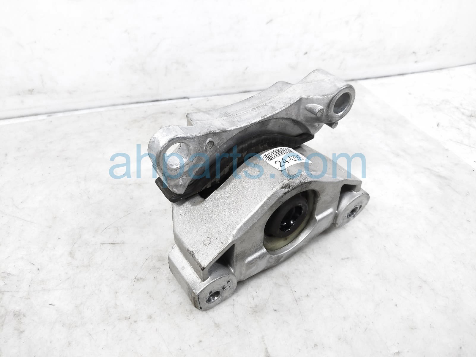 $50 Nissan LH SIDE ENGINE MOUNT $50 Nissan LH SIDE ENGINE MOUNT