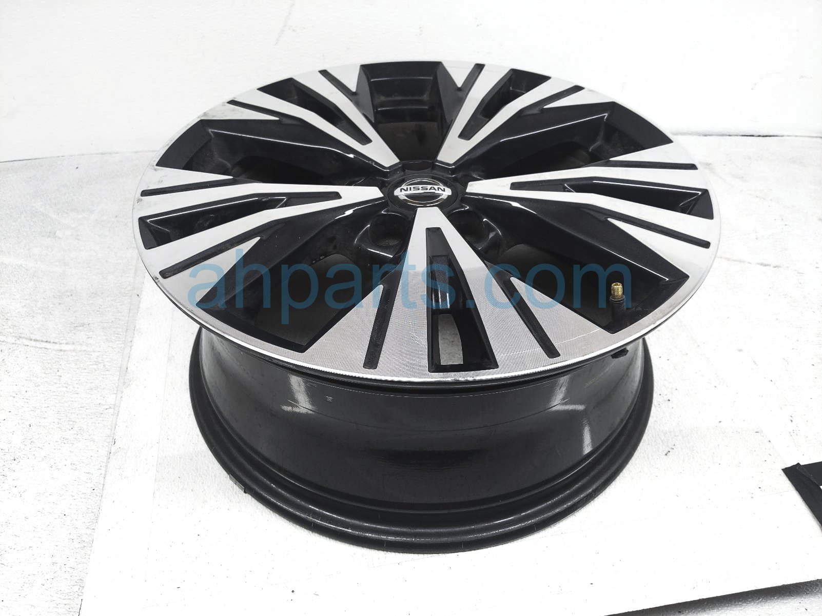$199 Nissan FR/RH WHEEL / RIM $199 Nissan FR/RH WHEEL / RIM