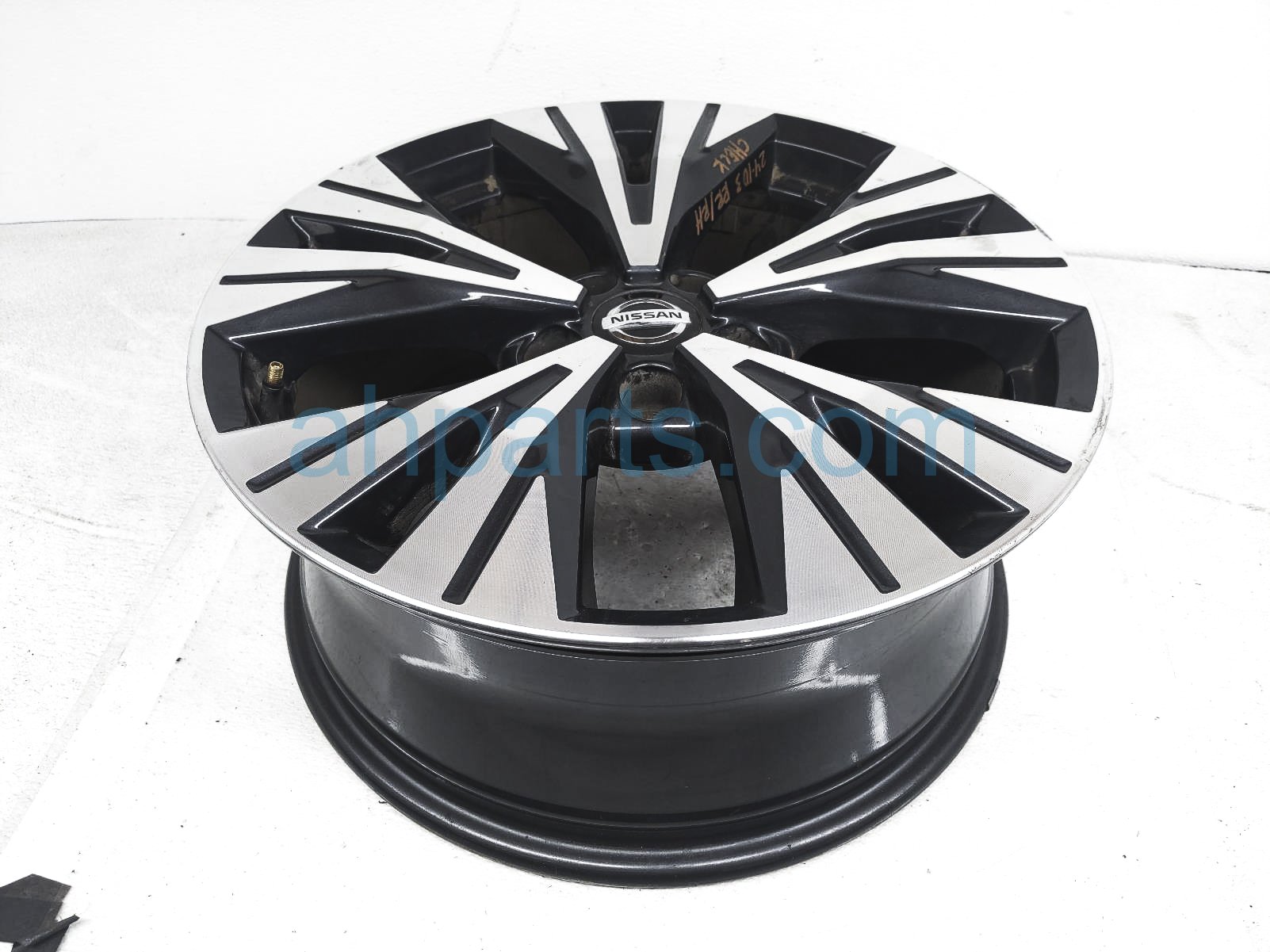 $165 Nissan RR/RH WHEEL / RIM $165 Nissan RR/RH WHEEL / RIM