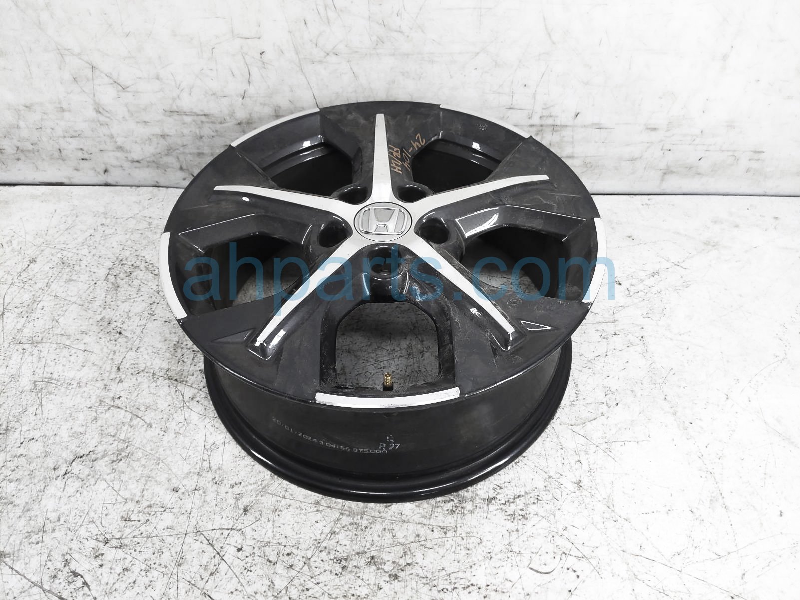 $250 Honda FR/LH WHEEL / RIM - 17 $250 Honda FR/LH WHEEL / RIM - 17