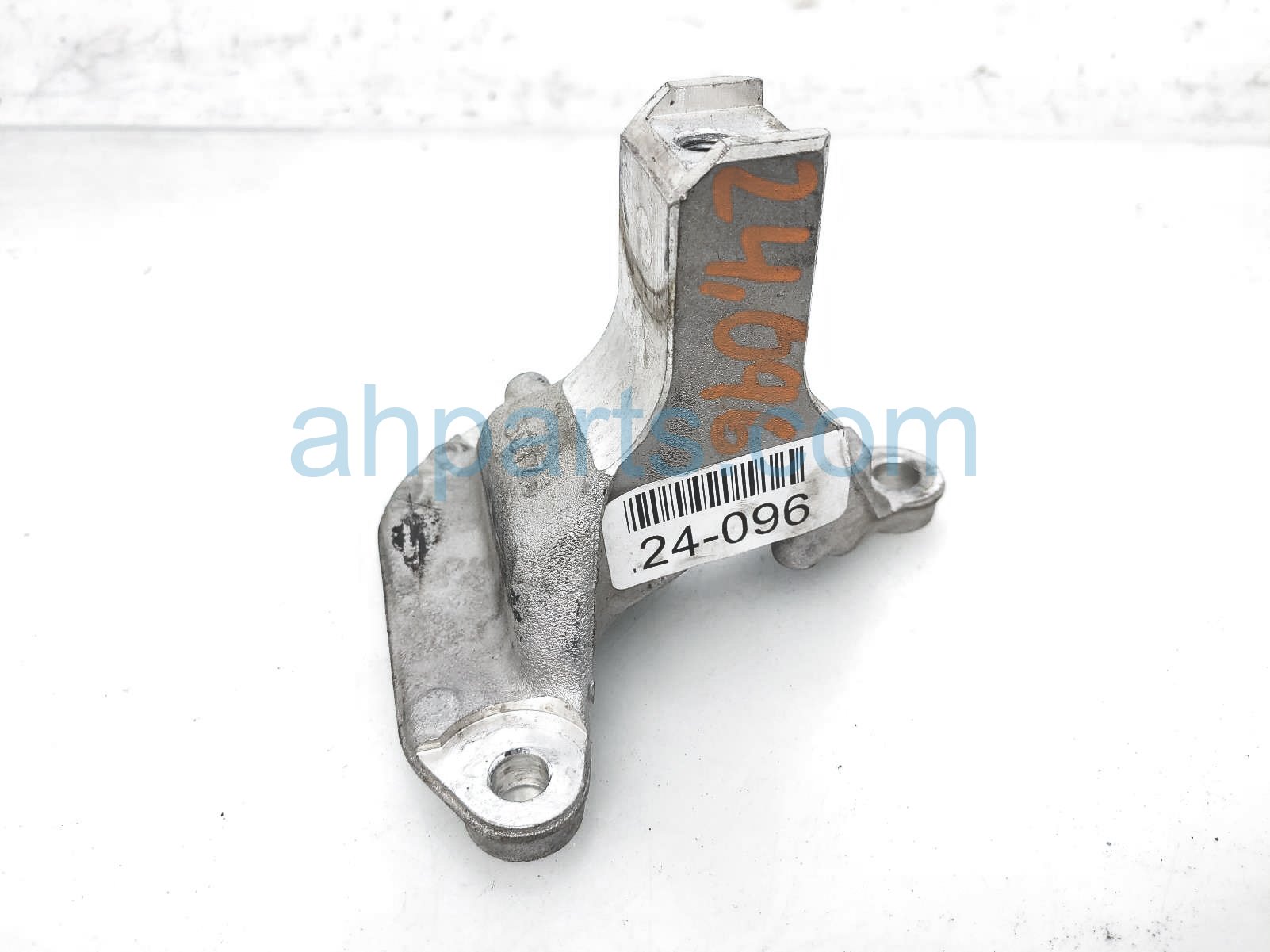 $20 Honda FRONT ENGINE MOUNT BRACKET- 3.5L FWD $20 Honda FRONT ENGINE MOUNT BRACKET- 3.5L FWD