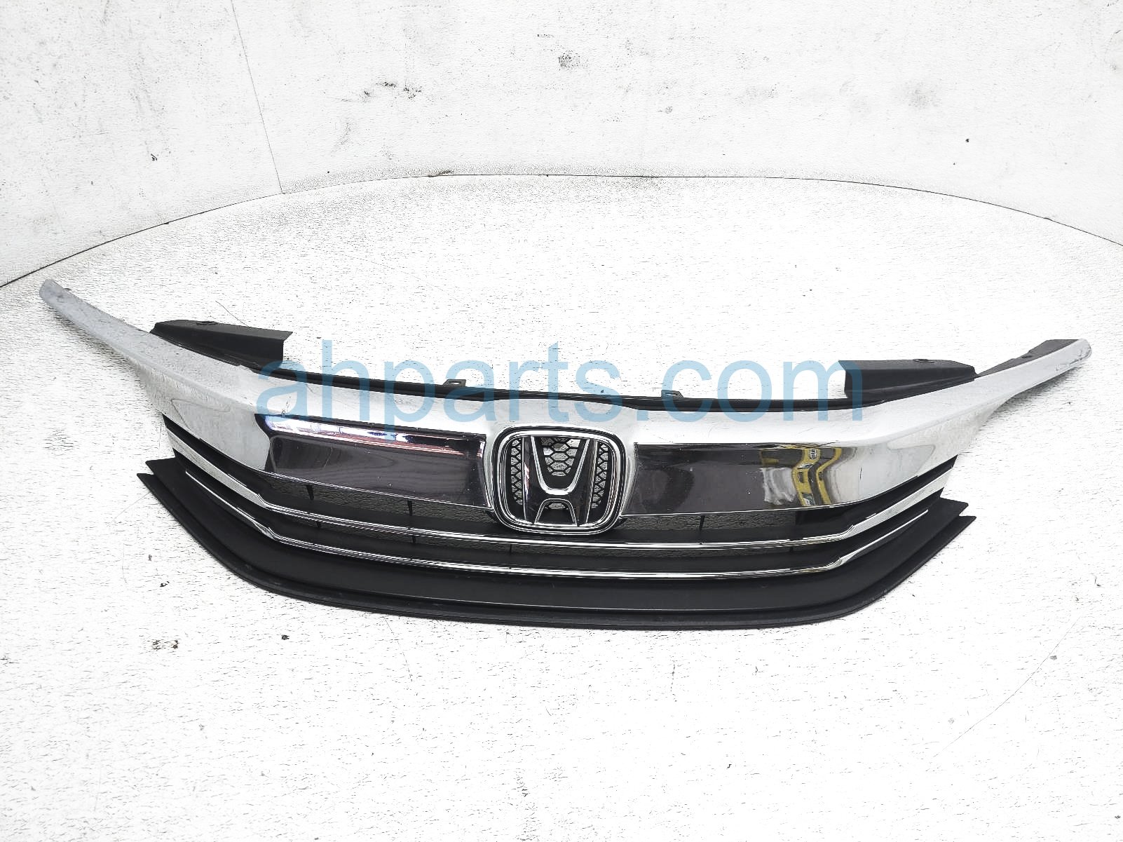 $150 Honda UPPER MAIN CHROME GRILLE ASSY - SDN