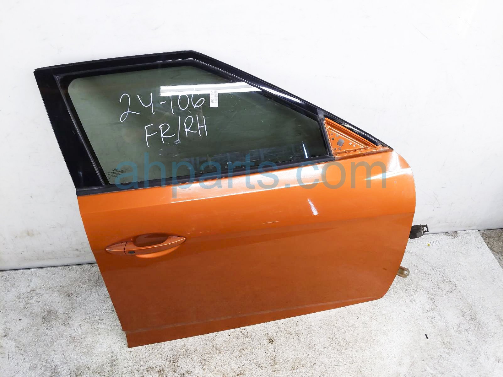 $300 Hyundai FR/RH DOOR - ORANGE - NO MIRROR/TRIM