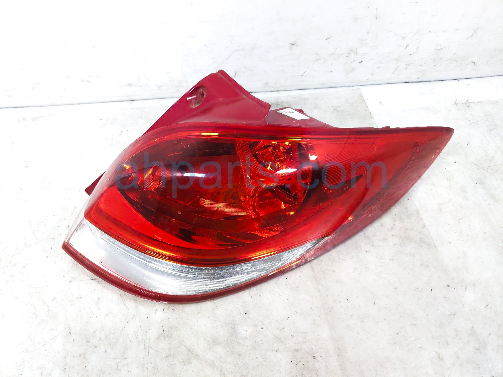$75 Hyundai RH TAIL LAMP (ON BODY) $75 Hyundai RH TAIL LAMP (ON BODY)