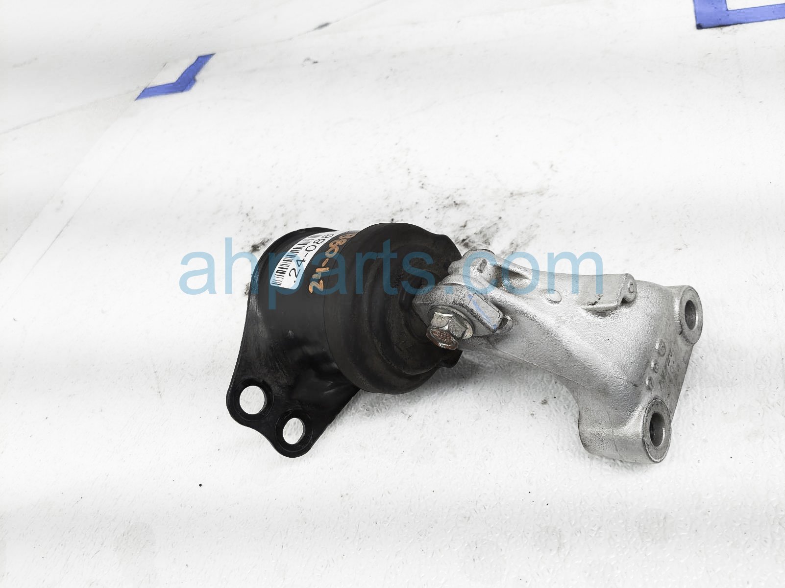 $135 Honda ENGINE SIDE MOUNT W/BRACKET - 2.0L