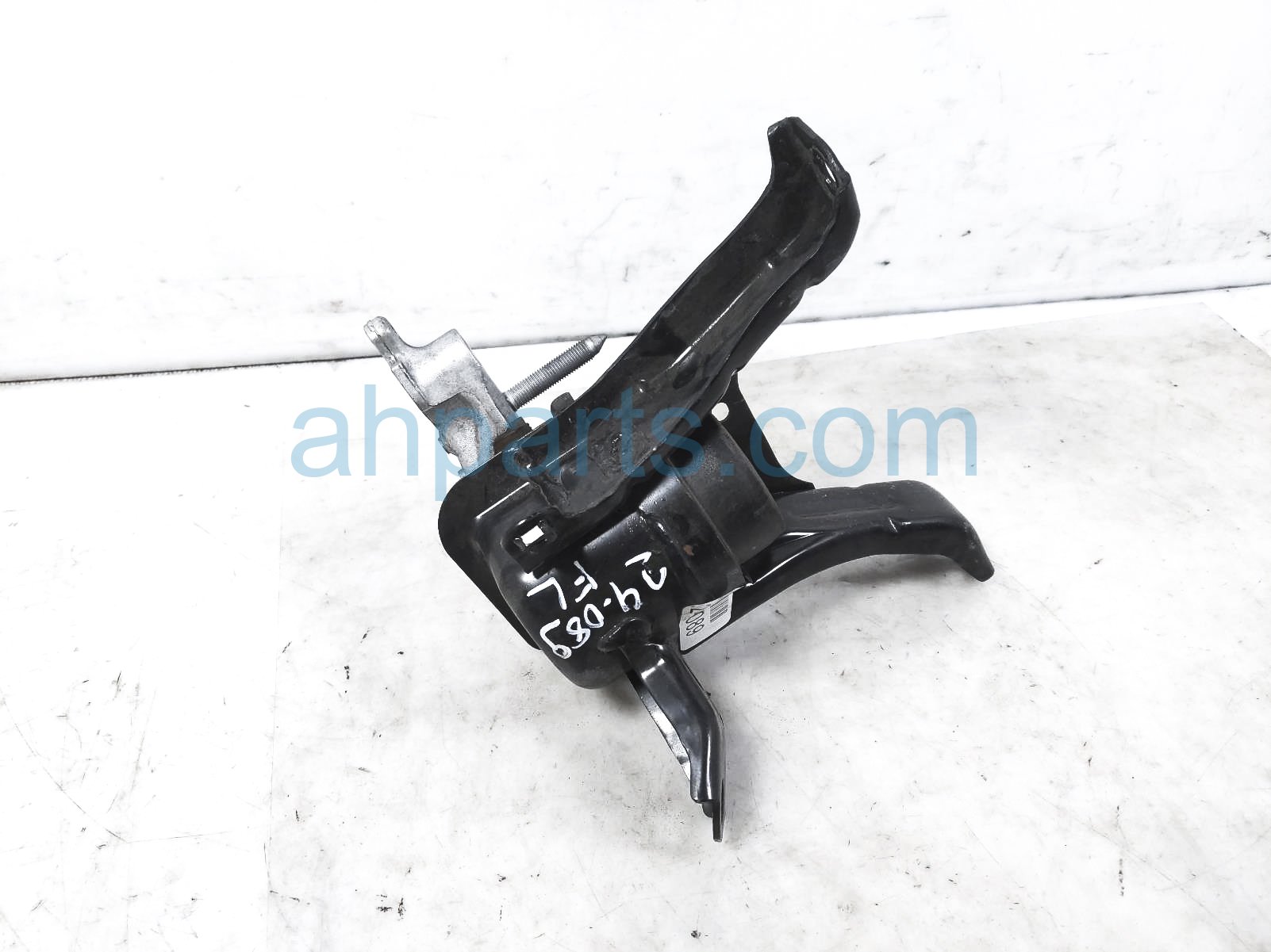$95 Toyota RH SIDE ENGINE MOUNT - 1.8L LE FWD $95 Toyota RH SIDE ENGINE MOUNT - 1.8L LE FWD