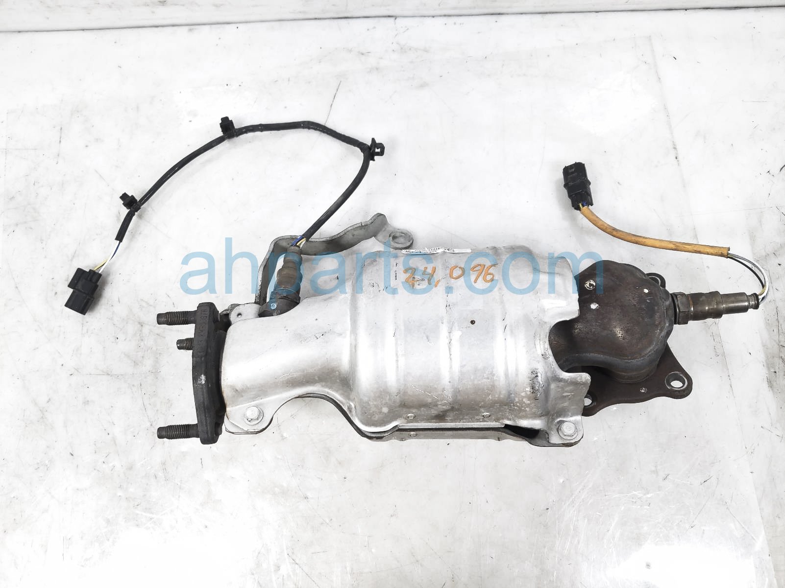 $295 Honda REAR EXHAUST CATALYTIC MANIFOLD $295 Honda REAR EXHAUST CATALYTIC MANIFOLD