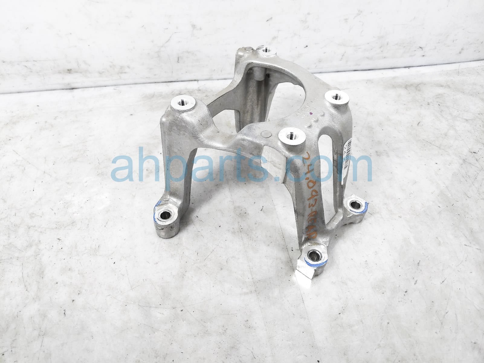 $30 Honda REAR ENGINE MOUNT BRACKET - 3.5 AWD $30 Honda REAR ENGINE MOUNT BRACKET - 3.5 AWD