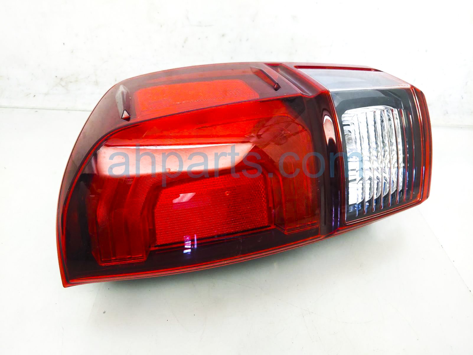 $115 Toyota RH TAIL LAMP (ON BODY)