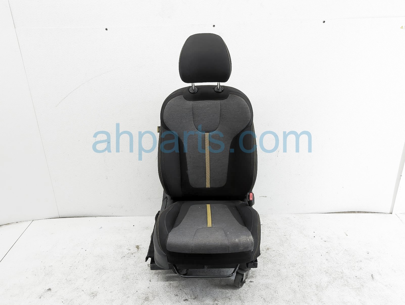 $250 Hyundai FR/RH SEAT - BLACK - W/ AIRBAG*