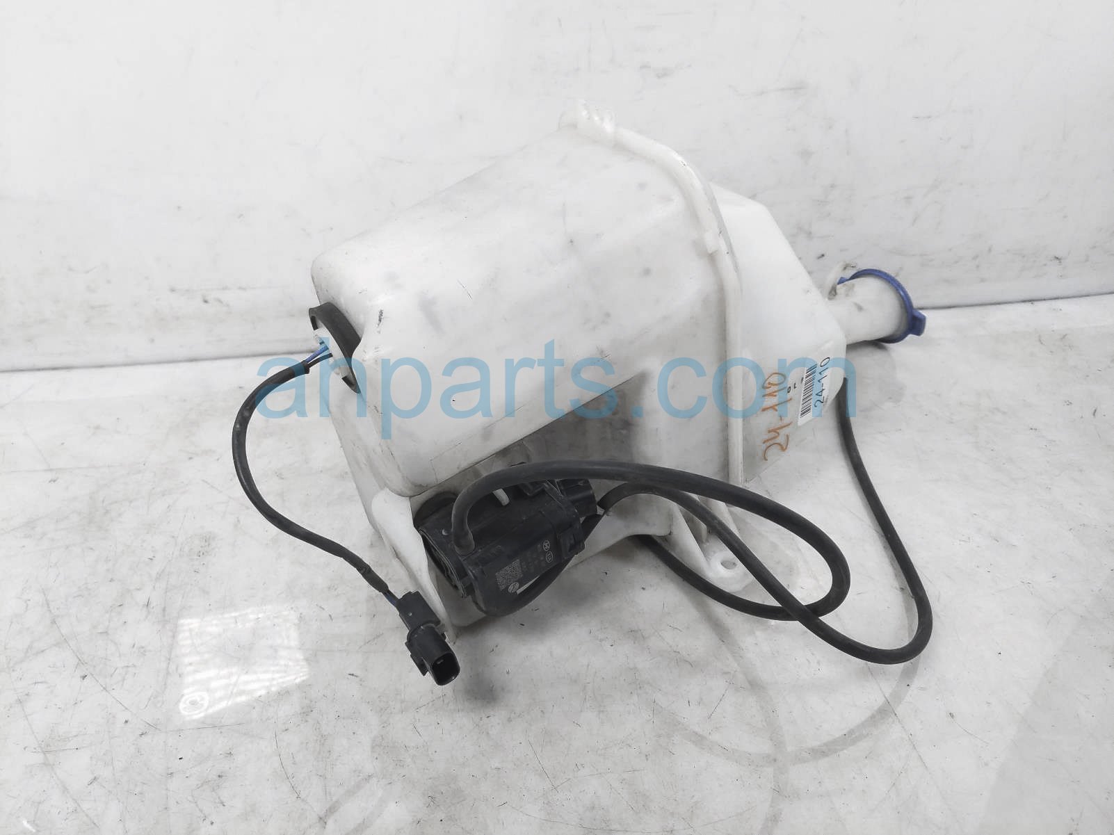 $65 Hyundai WINDSHIELD WASHER RESERVOIR TANK $65 Hyundai WINDSHIELD WASHER RESERVOIR TANK