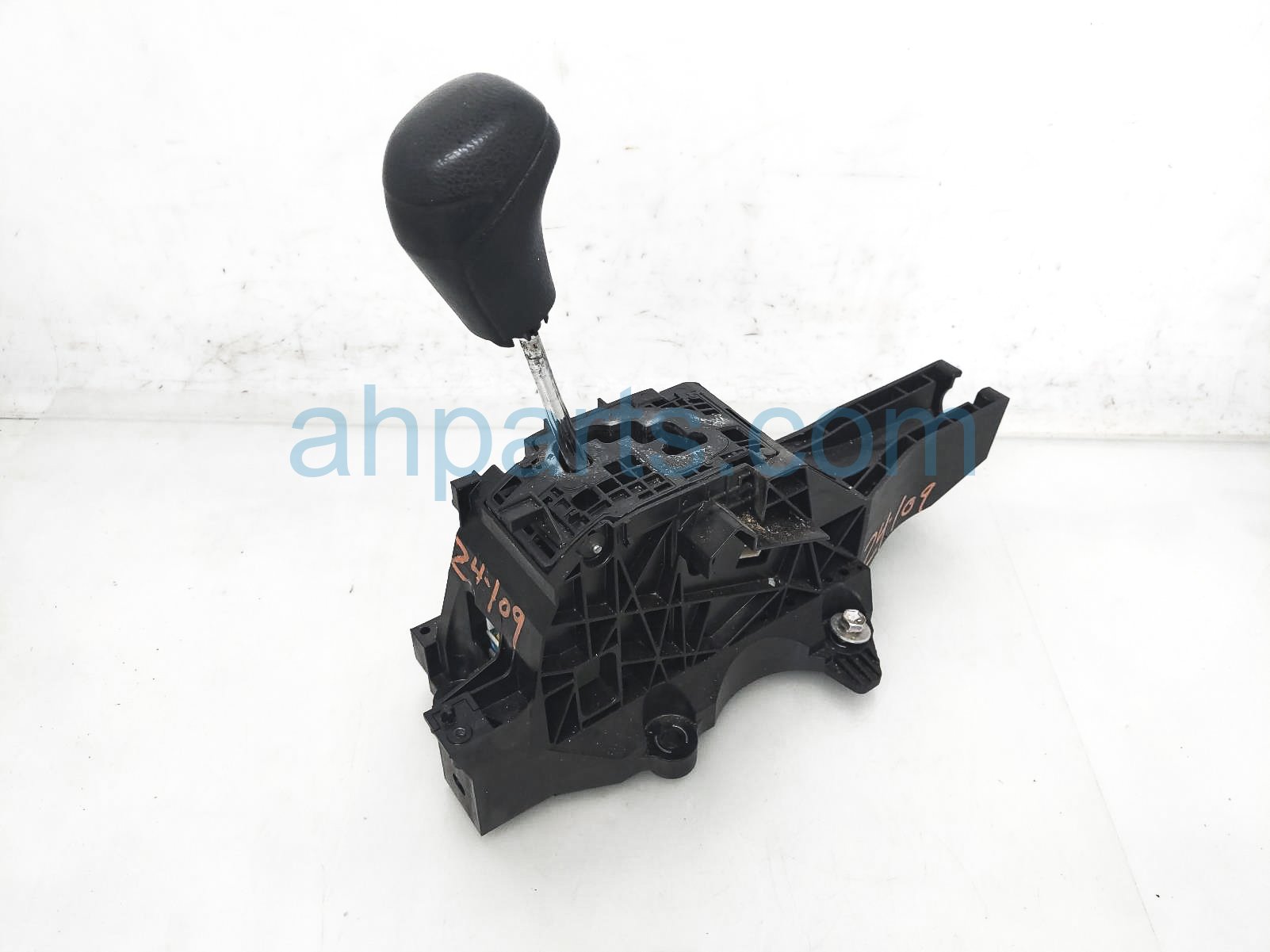 $150 Toyota A/T FLOOR SHIFTER W/KNOB - 2.7L 4X2