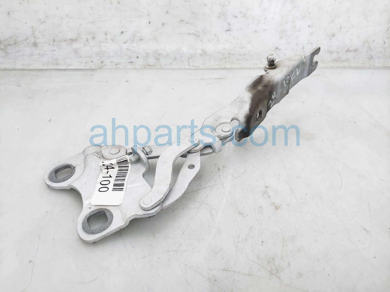 $20 BMW FR/LH HOOD HINGE - WHITE $20 BMW FR/LH HOOD HINGE - WHITE