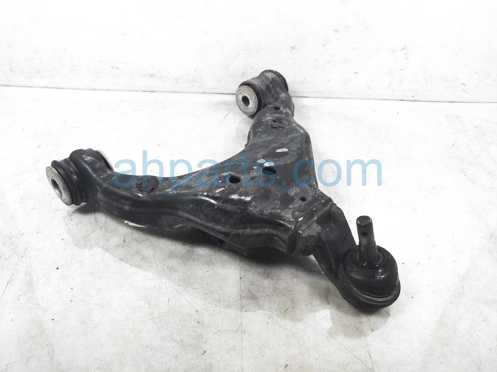 $225 Toyota FR/RH LOWER CONTROL ARM