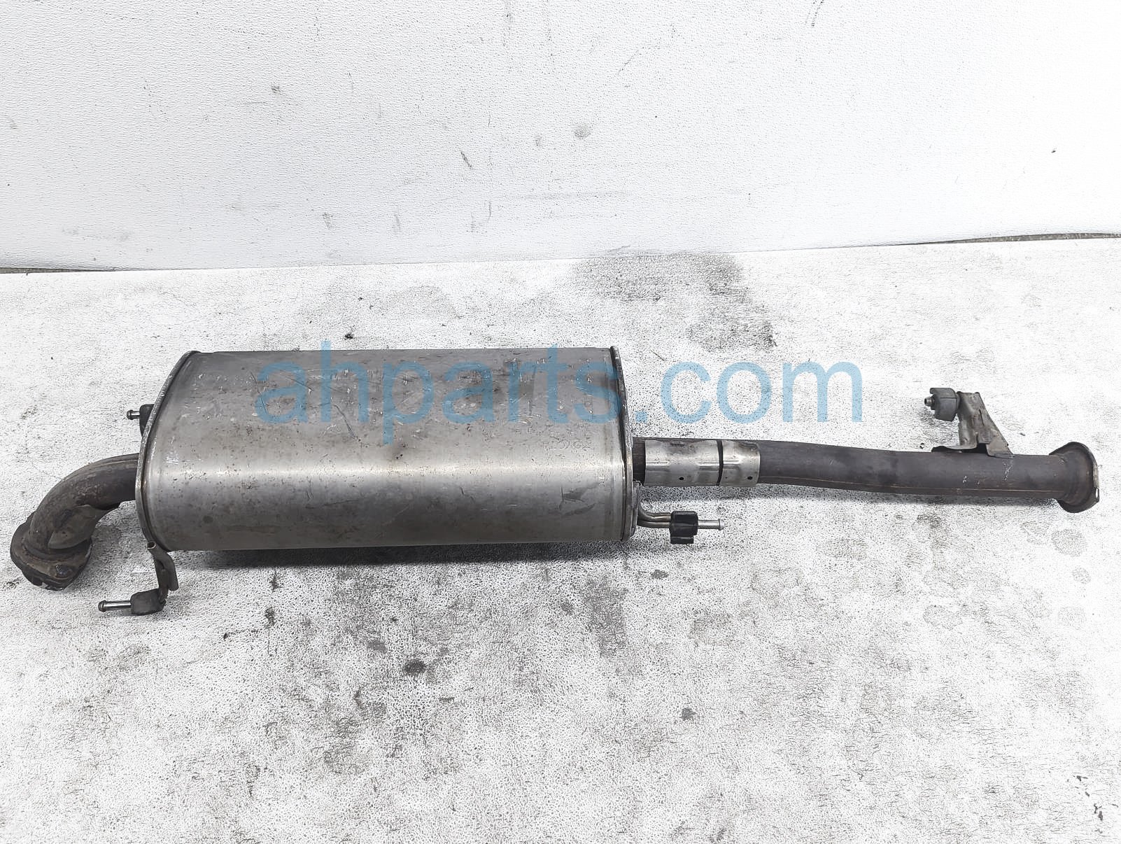 $200 Toyota CENTER EXHAUST PIPE - 4.0L $200 Toyota CENTER EXHAUST PIPE - 4.0L