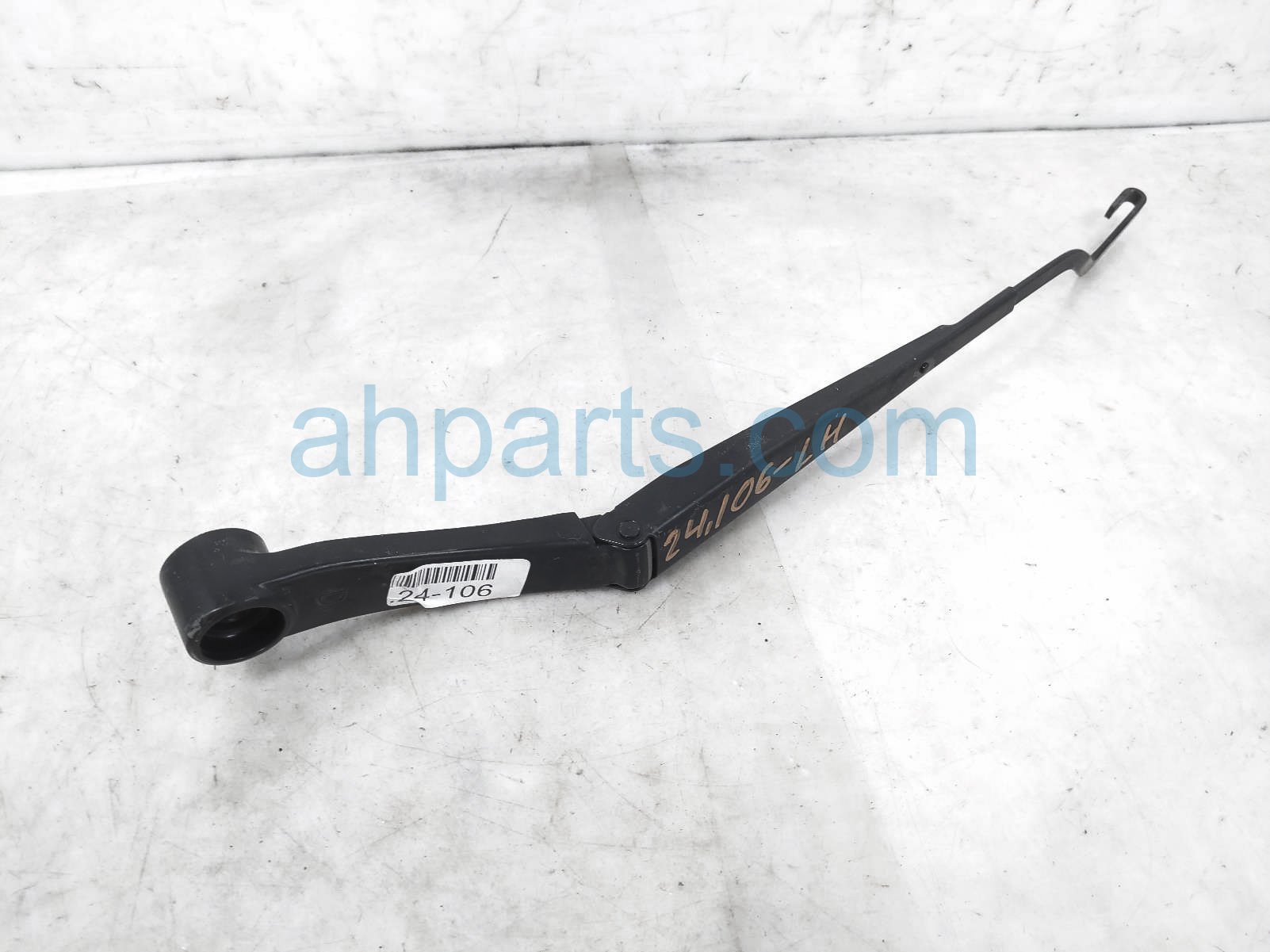 $30 Hyundai LH SIDE WINDSHIELD WIPER ARM $30 Hyundai LH SIDE WINDSHIELD WIPER ARM