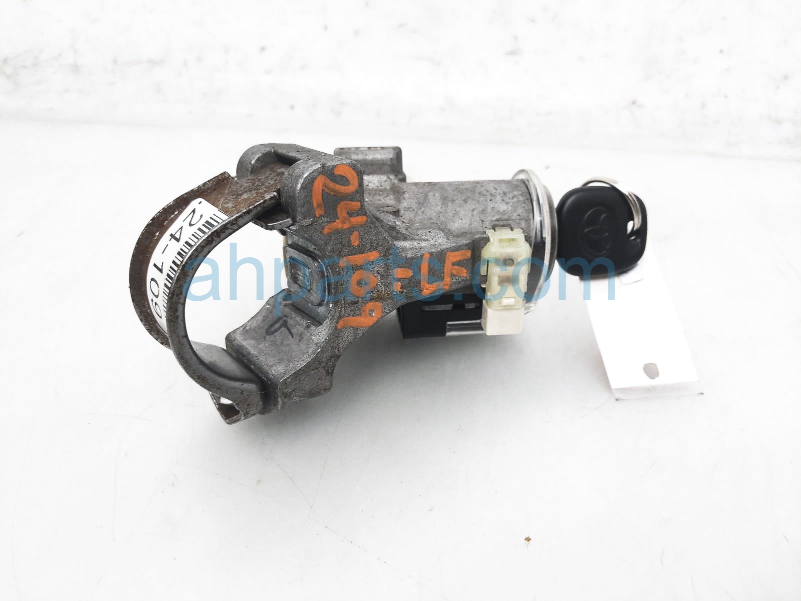 $100 Toyota IGNITION SWITCH W/KEY ASSY - 2.7L SR