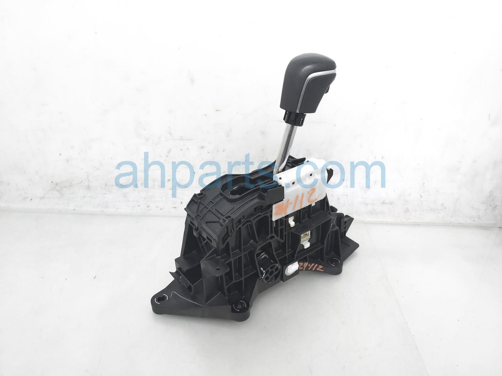 $70 Toyota A/T FLOOR SHIFTER W/KNOB ASSY - 2.5L