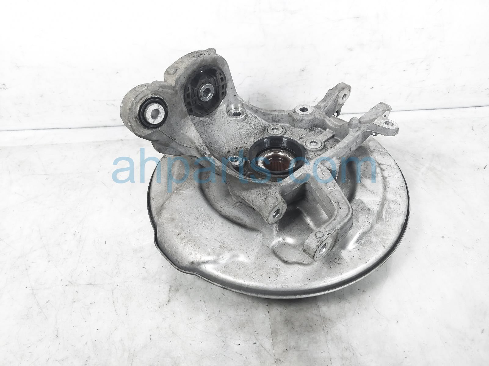 $250 Volvo RR/RH SPINDLE KNUCKLE HUB $250 Volvo RR/RH SPINDLE KNUCKLE HUB