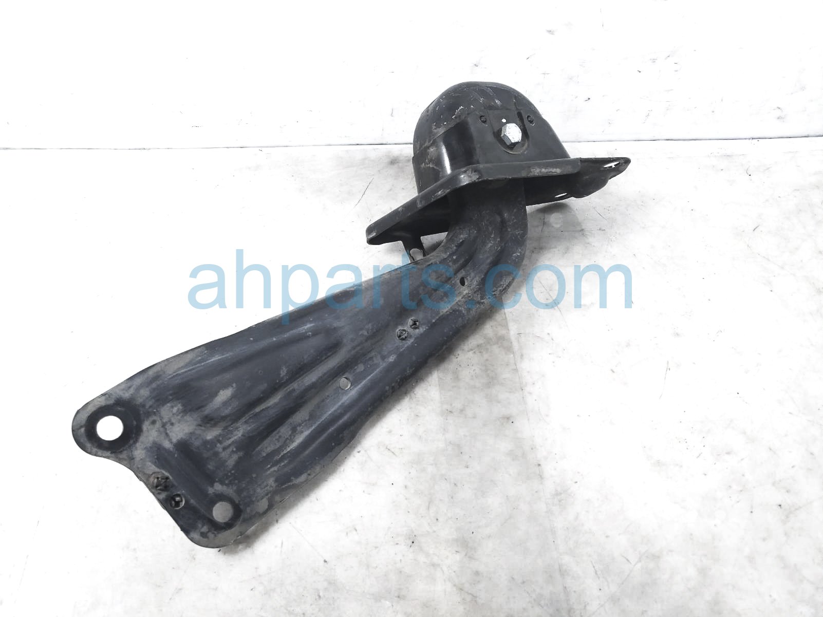 $100 Volkswagen RR/RH TRAILING CONTROL ARM