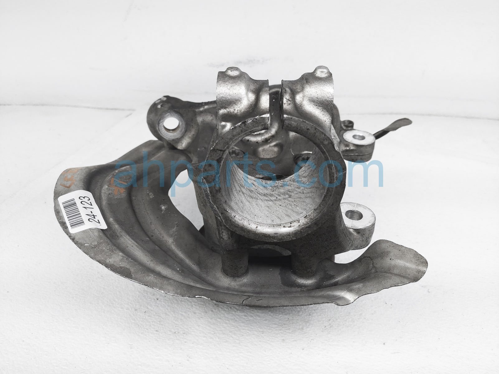 $75 BMW FR/LH SPINDLE KNUCKLE HUB $75 BMW FR/LH SPINDLE KNUCKLE HUB