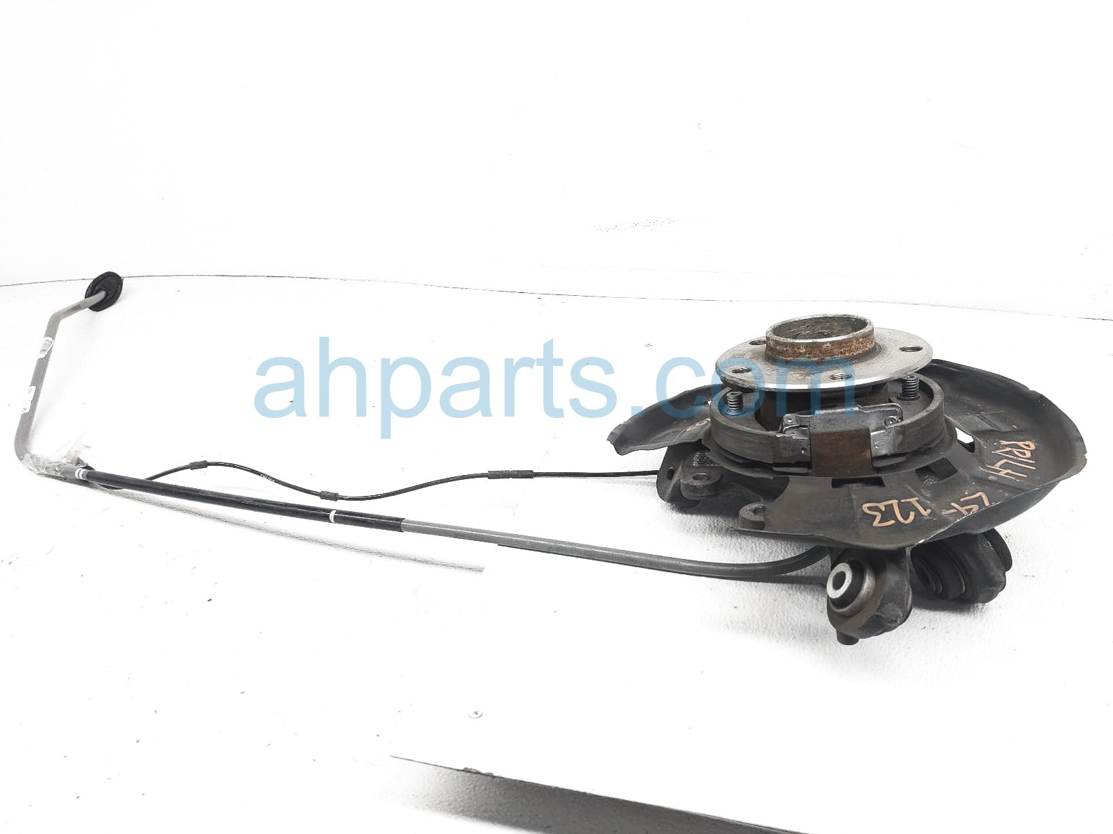 $90 BMW RR/LH SPINDLE KNUCKLE HUB $90 BMW RR/LH SPINDLE KNUCKLE HUB