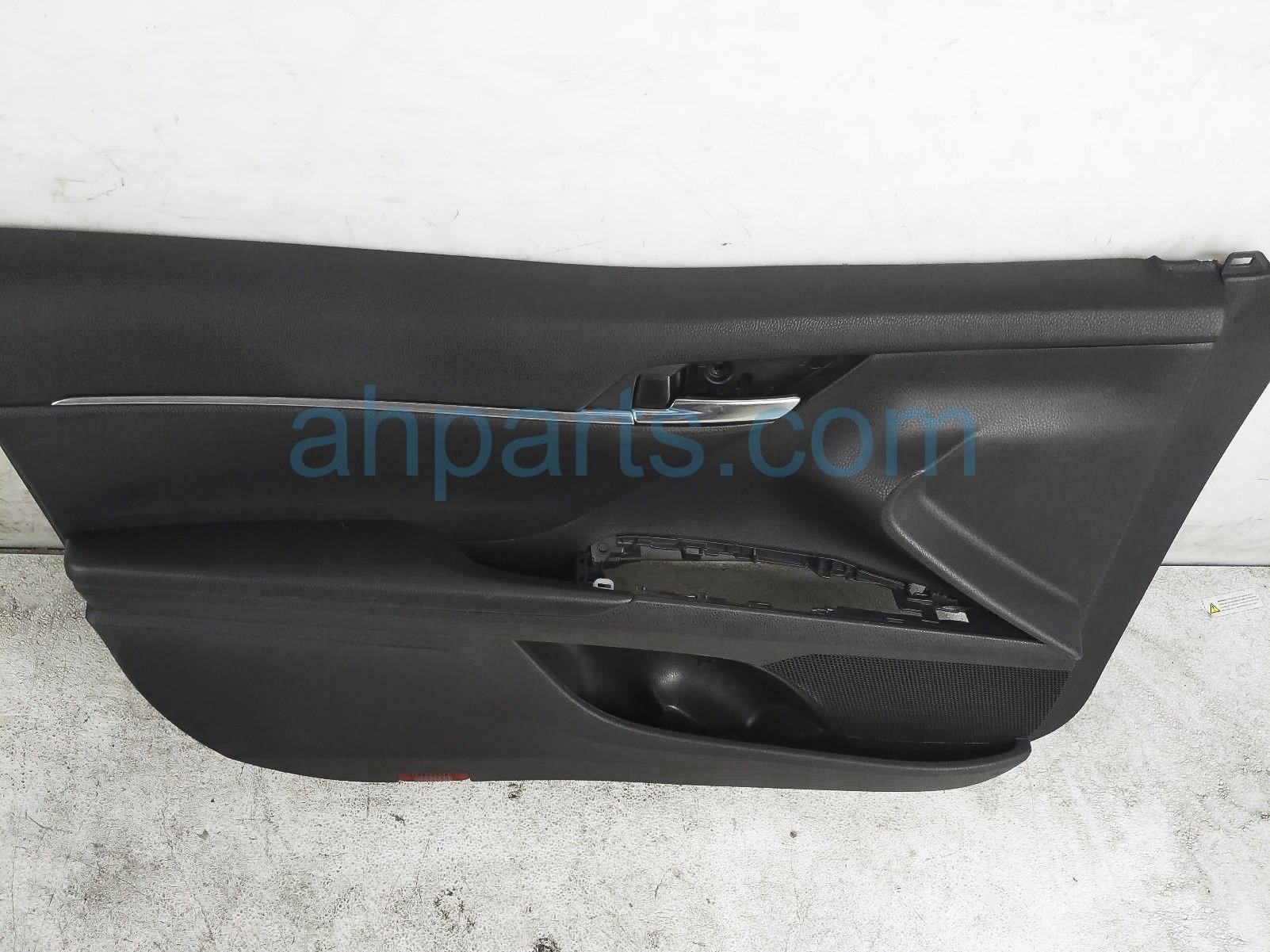 $145 Toyota FR/LH INTERIOR DOOR PANEL - BLK - SE