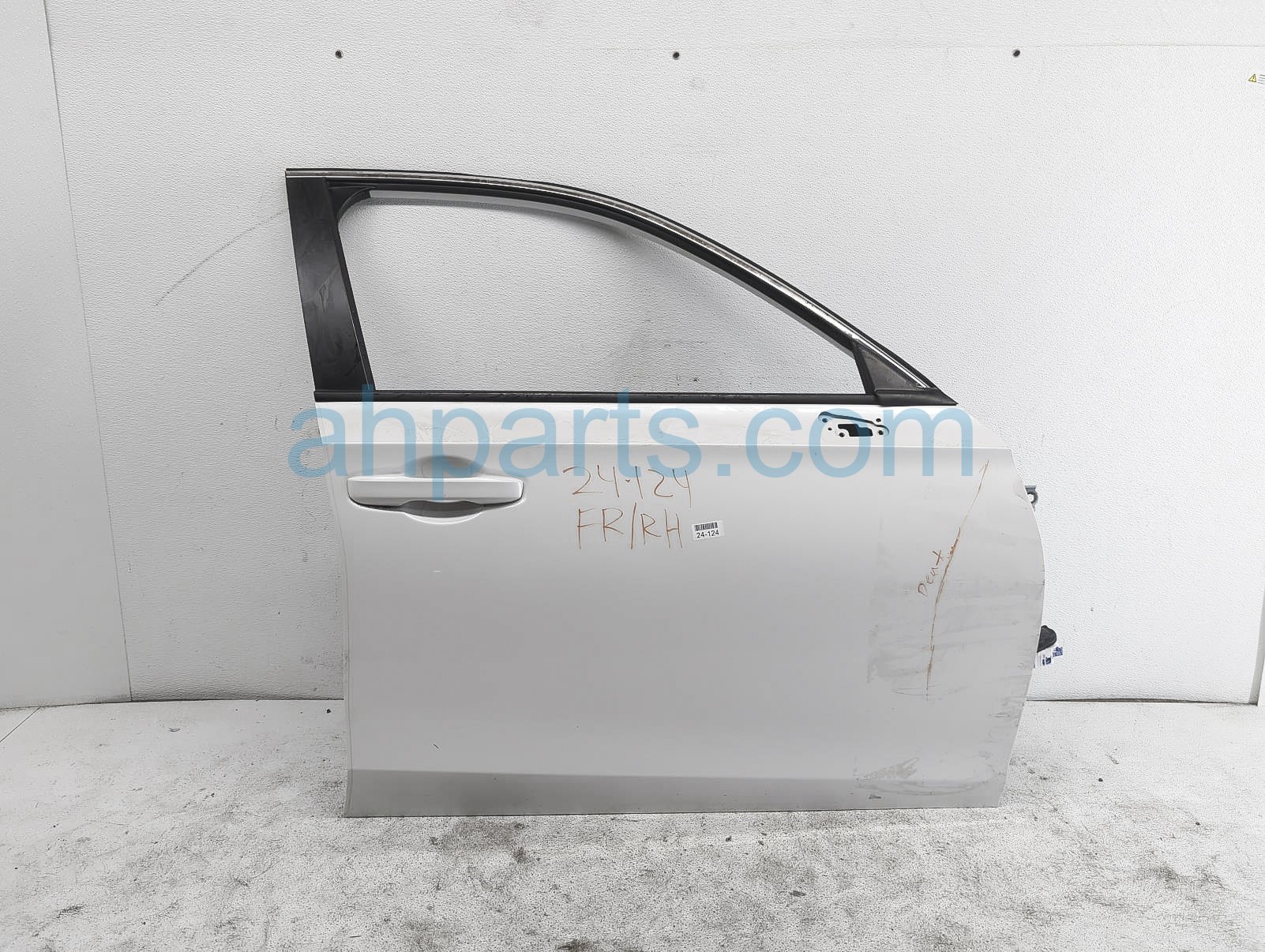 $599 Honda FR/RH DOOR - WHITE - NO MIRROR/TRIM* $599 Honda FR/RH DOOR - WHITE - NO MIRROR/TRIM*
