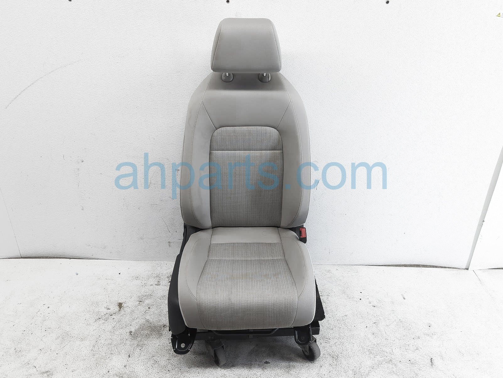 $300 Honda FR/RH SEAT - GREY - W/O AIRBAG* $300 Honda FR/RH SEAT - GREY - W/O AIRBAG*