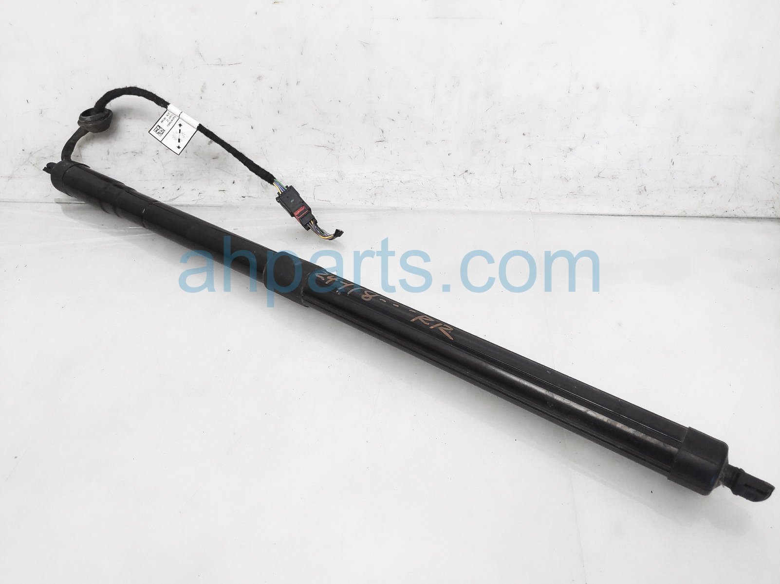 $125 Volvo RH DECKLID SHOCK / LIFT STRUT * $125 Volvo RH DECKLID SHOCK / LIFT STRUT *