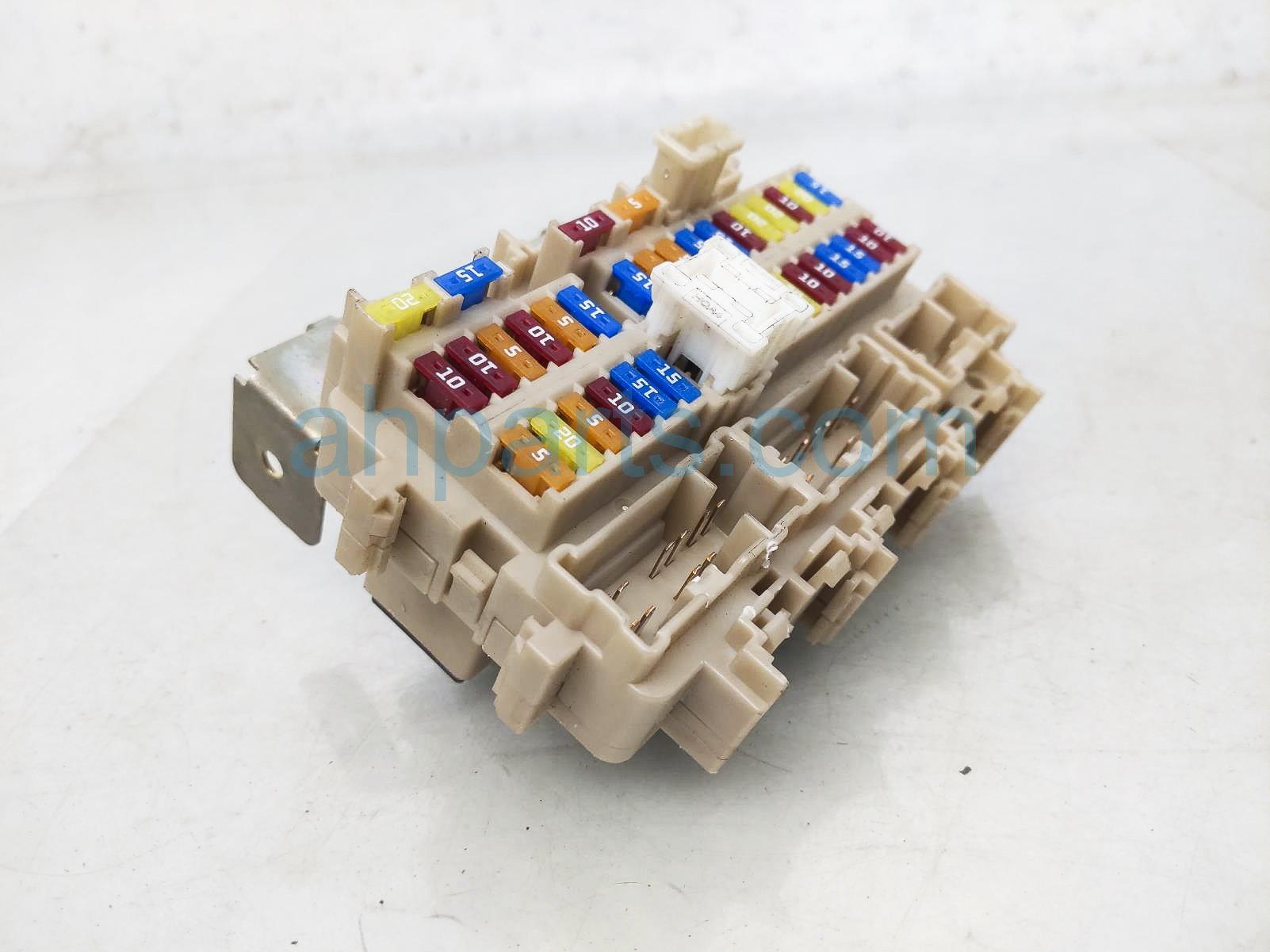 $100 Nissan RH FUSE & RELAY JUNCTION BOX $100 Nissan RH FUSE & RELAY JUNCTION BOX