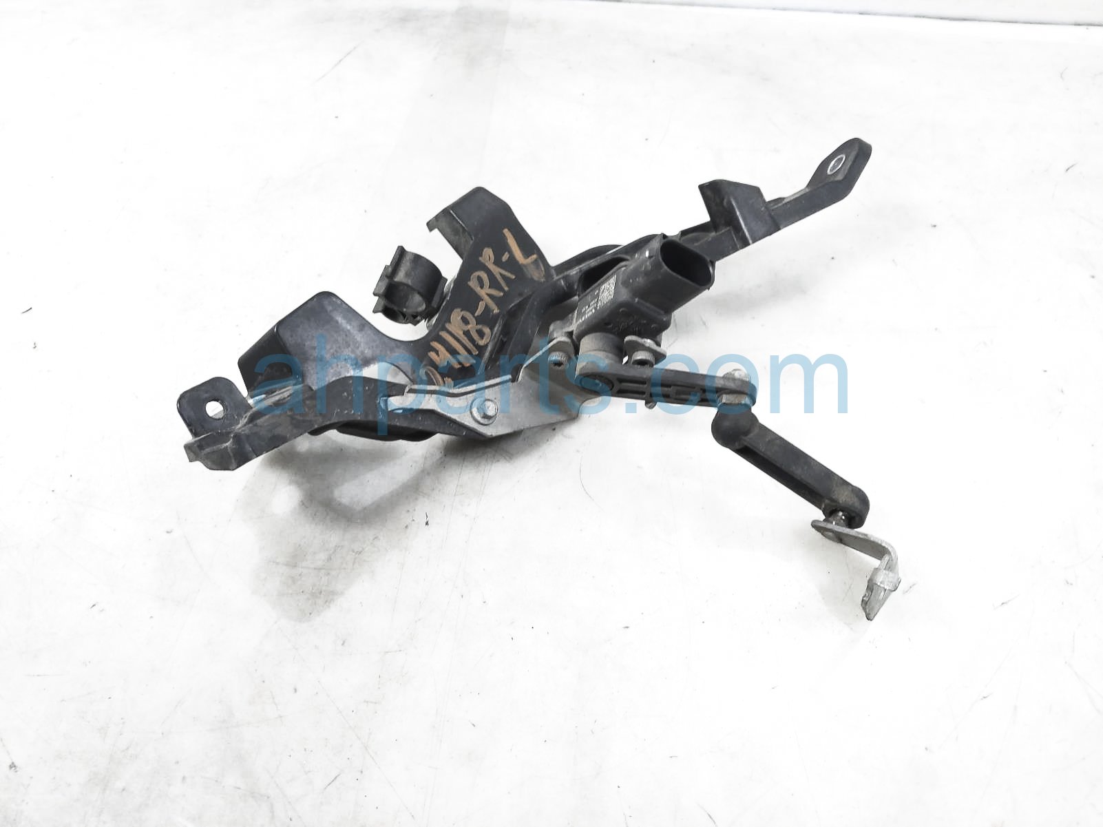 $60 Volvo RR/RH HEADLAMP / LIGHT HEIGHT SENSOR $60 Volvo RR/RH HEADLAMP / LIGHT HEIGHT SENSOR