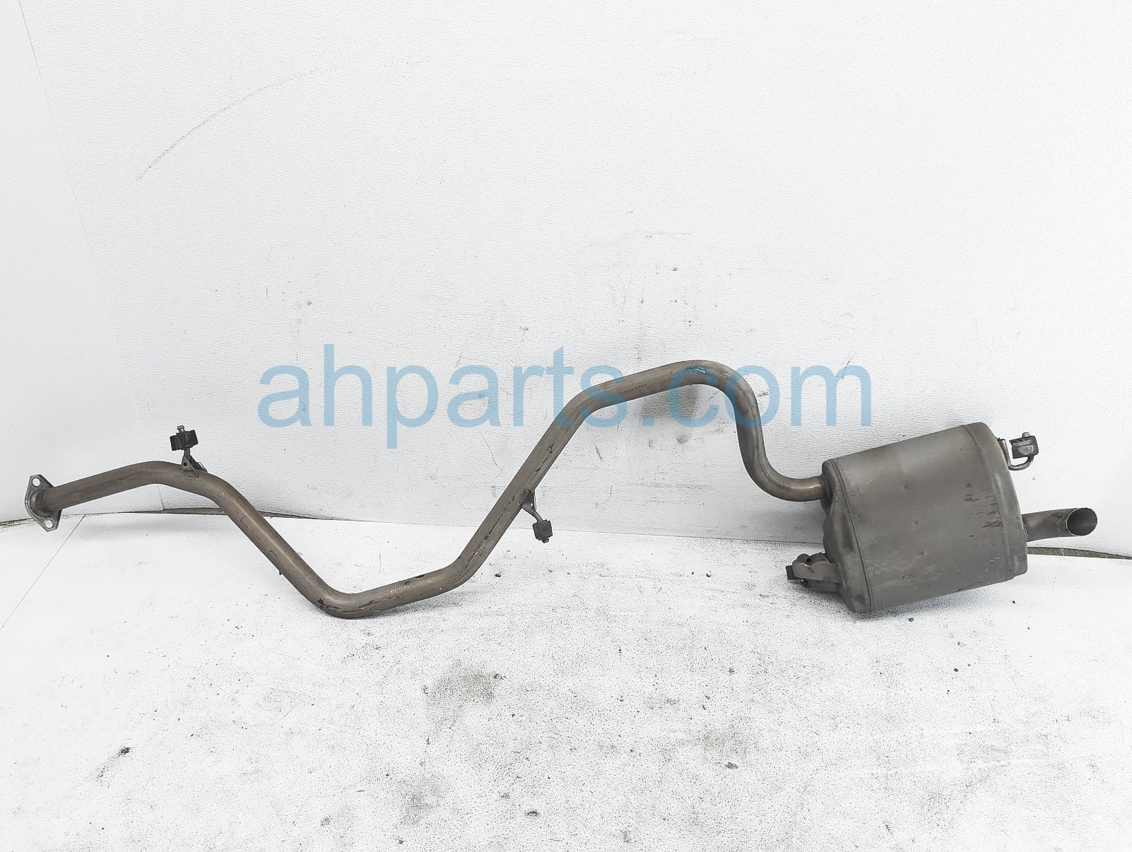 $150 Toyota EXHAUST MUFFLER & PIPE ASSY - SDN LE