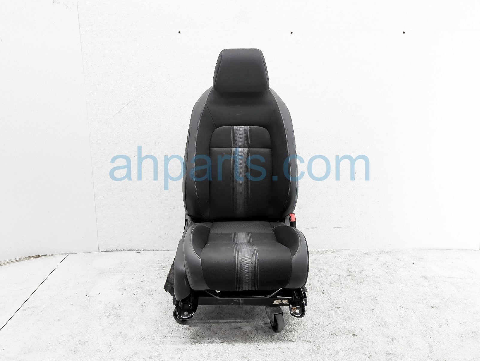 $425 Honda FR/RH SEAT - BLACK - W/O AIRBAG*