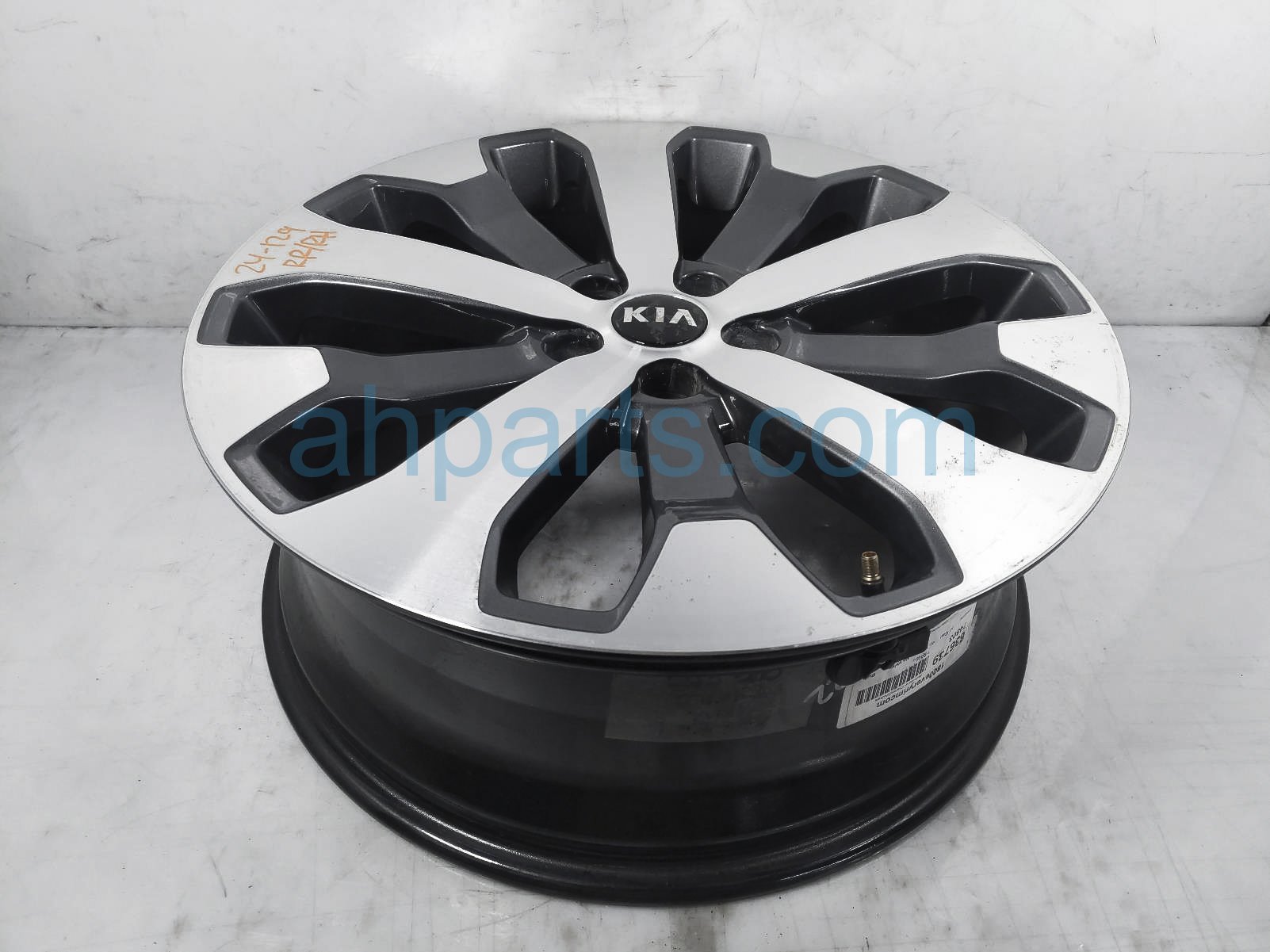 $190 Kia RR/RH WHEEL / RIM