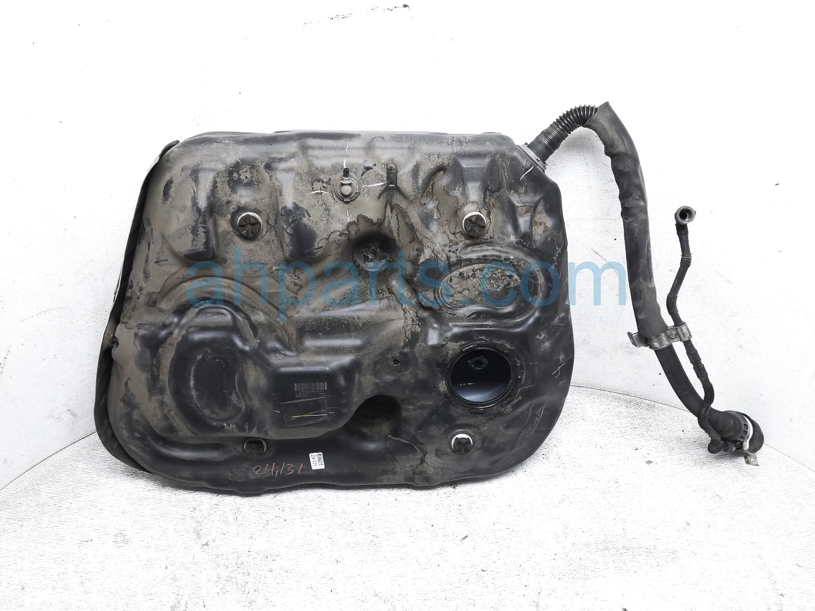 $200 Honda GAS / FUEL TANK - 2.7L