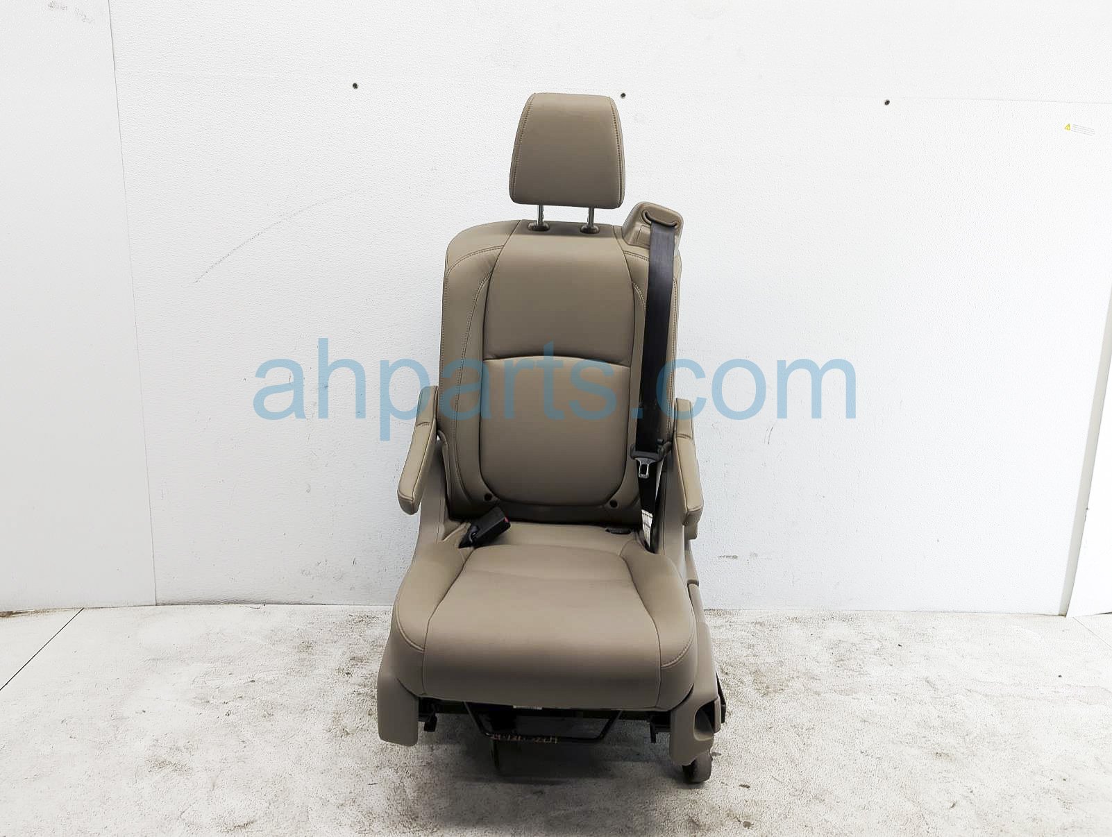 $225 Honda 2ND ROW LH SEAT - TAN LEATHER *