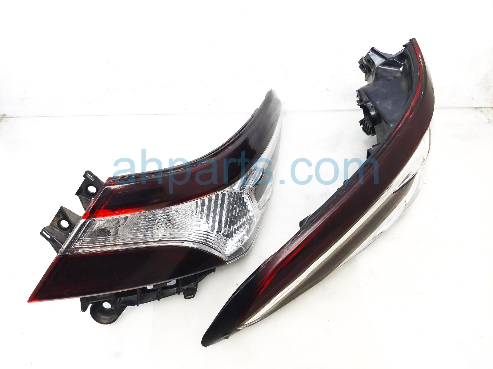 $150 Toyota LH + RH TAIL LIGHTS ( ON BODY ) *