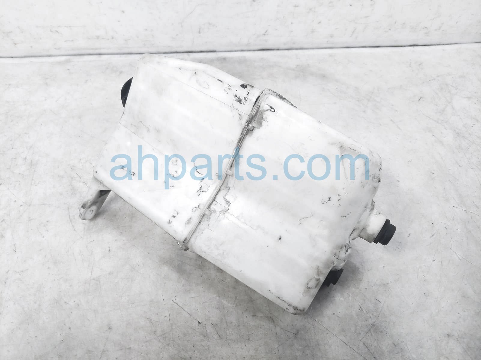 $90 Toyota WINDSHIELD WASHER RESERVOIR TANK