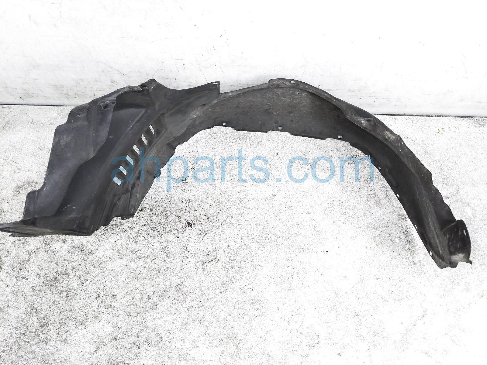 $40 Toyota FR/RH INNER FENDER LINER